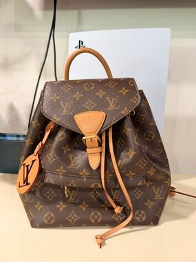 Louis Vuitton Cream and Black Checkerboard Backpack with Gold Plate Louis Vuitton | Bags | Louis Vuitton Cream And Black  main image 2